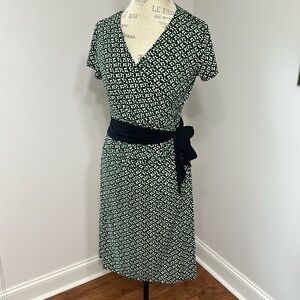 Dressbarn, Black, white, and Kelly Green Geometric Midi dress. Women’s size 10.